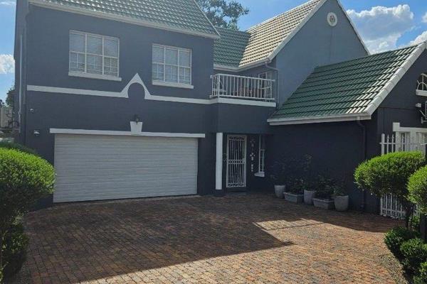 Welcome to this English inspired Farm style modern home situated in Meyersdal.

A manicured driveway invites you into this stunning home. 

The ground level boasts a beautiful and enormous kitchen with a gas stove and ...