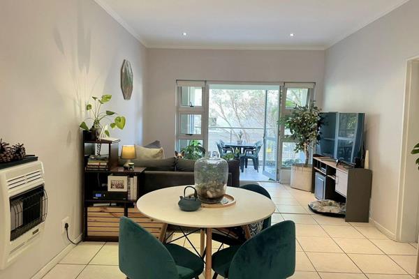 Located in the sought-after suburb of Craighall Park, this 96 sqm sectional title apartment at San Luca is an excellent choice for ...