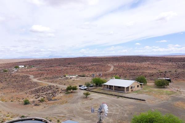 Escape to your very own slice of paradise with this enchanting 192-hectare farm, situated just 25 km before Beaufort West from the ...