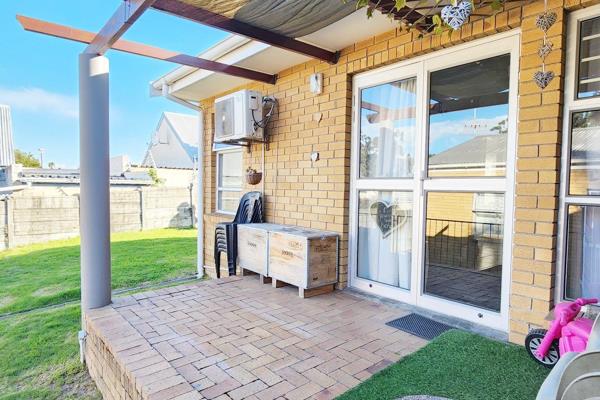 Hidden away under trees and surrounded by greenery you will find this charming 2-bedroom townhouse. With a communal garden space and ...