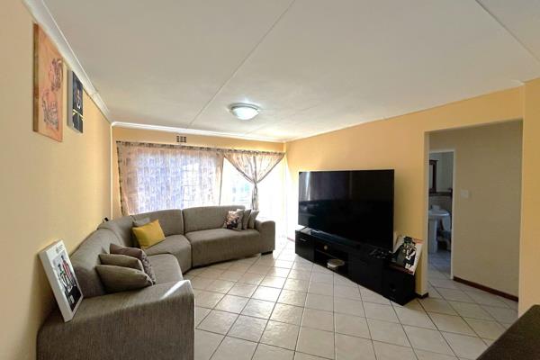 This cosy upstairs unit features prepaid electricity and water, ensuring convenience and budget control. With two bedrooms and one ...