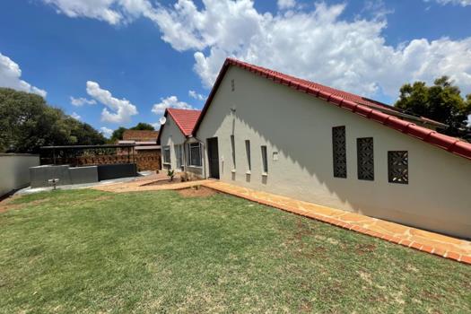 3 Bedroom House for sale in Sunward Park