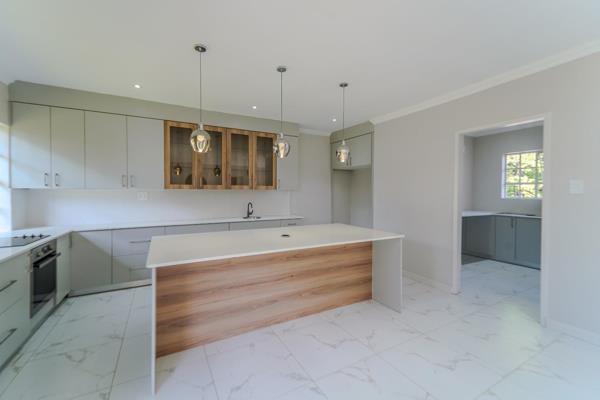 Newly Renovated Modern Elegant 4-Bedroom House

Proudly Renovated by Pegara from demolition to finishes. 
Step into this beautifully ...