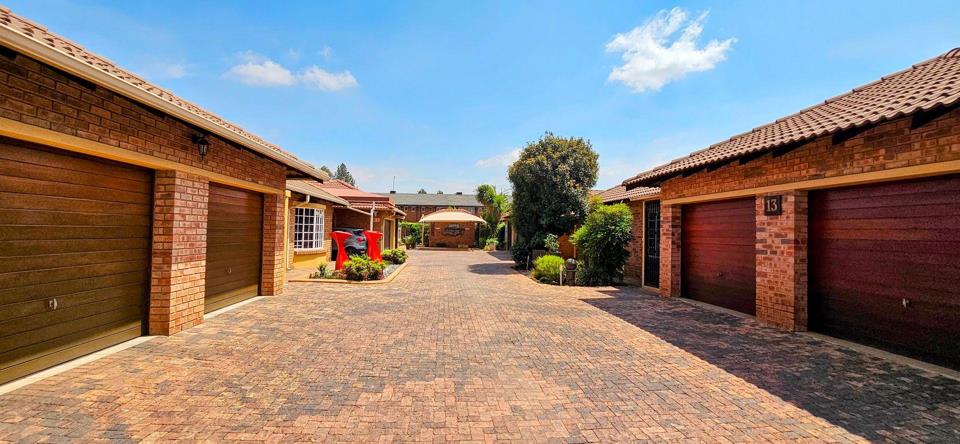 3 Bedroom Townhouse for sale in Three Rivers Proper - P24-115213976