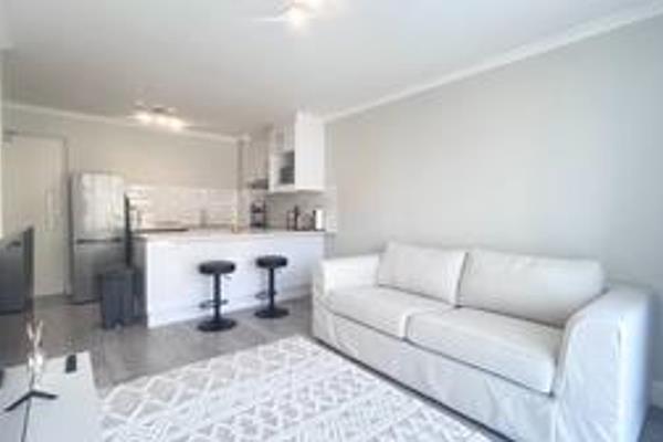 The Paragon 

Spacious one bedroom Modern Apartment for sale at The Paragon.
Conveniently situated on the Jammie route, walking ...