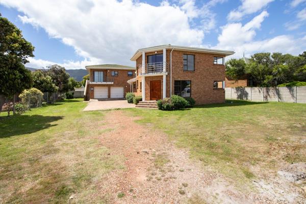 Exclusive Sole Mandate
Discover this easy-care face brick family home, perfectly located in the tranquil and well-established west side ...