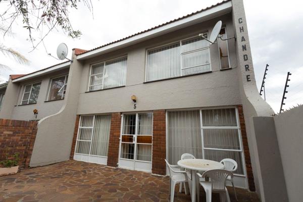 Charming 3-Bedroom Townhouse in Fichardtpark

Discover this delightful 3-bedroom, 2-bathroom townhouse, perfect for comfortable living. ...