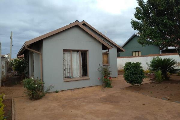 Available 1st December.
This house offers Two bedrooms, One bathroom, Kitchen and Lounge. There is enough yard space to park Two cars ...