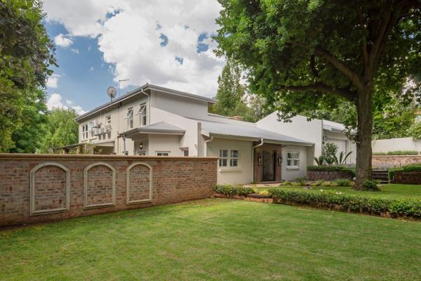 Located in the prestigious Thornhill Estate, this exquisite 549m&#178; family residence ...