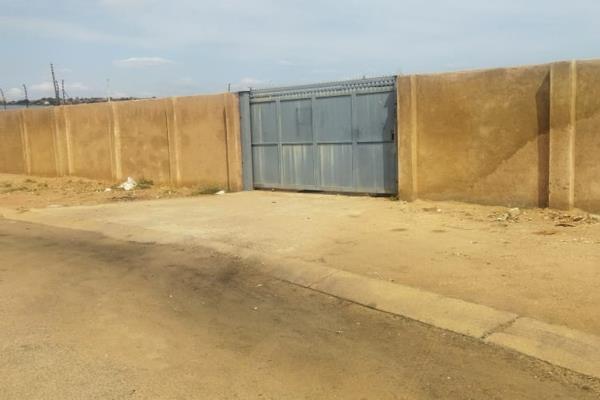 A plot with a land size of 973m&#178; located in the Mabopane industrial area. 
The ...