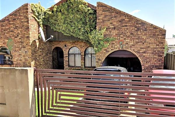 Reasonably sized home and a lifestyle in a settled area.
Please see the photo&#39;s in ...