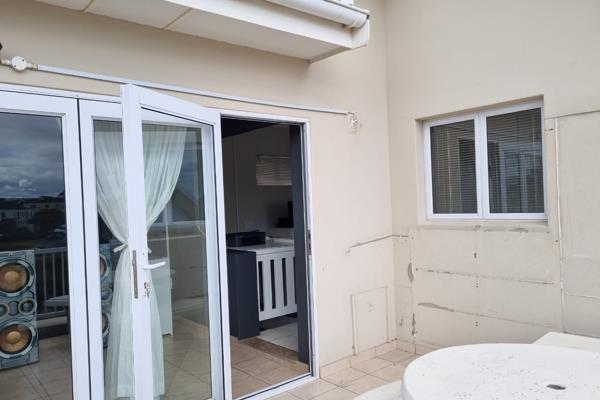 Modern 4-Bedroom Apartment for Sale in Coralwood, Beacon Bay – R1,650,000

Property Overview: Located in the highly sought-after ...