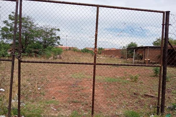 This vacant land situated next to public transport, schools, hospitals, and shopping complex. It is in a good space for investment.