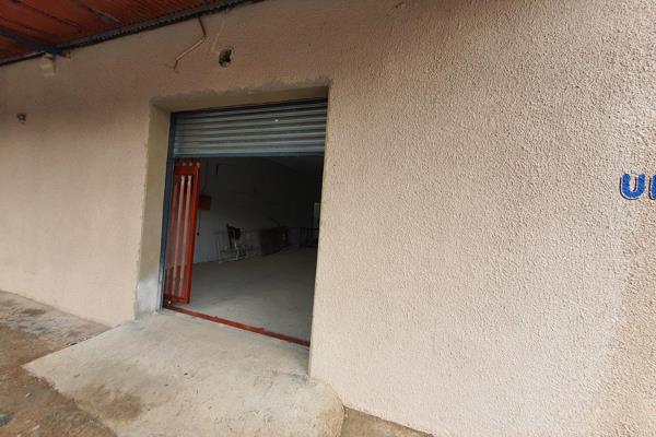 Industrial workshop to let with workspace measuring 74m2.

Single phase electricity which can be increase if more is ...