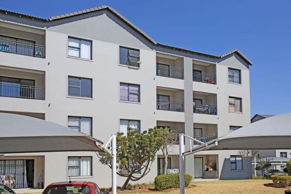 Stunning apartment in a secure estate

This modern 2 bedroom, 1 bathroom apartment is located at Erand Gardens in a very secure West ...