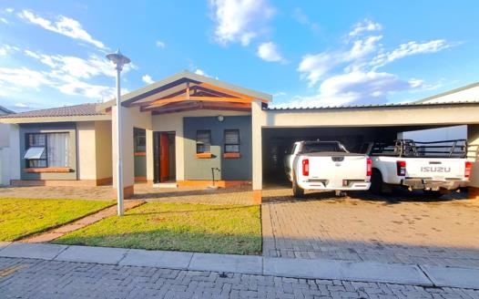 4 Bedroom Townhouse for sale in Waterkloof