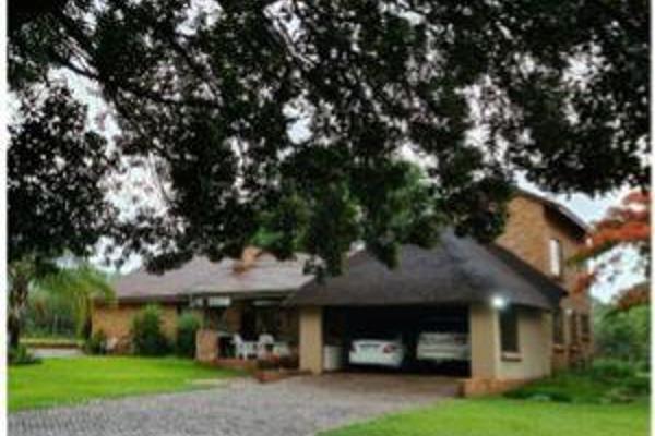 Set against the beautiful backdrop of De Wildt along the R513, this 4.5-hectare smallholding enjoys a prime location near ...