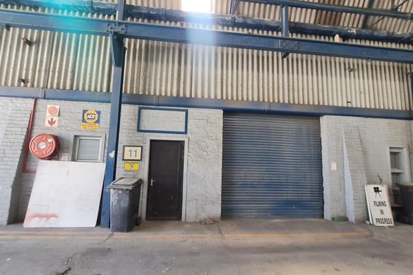 Set in the vibrant hub of Woodstock, this 194m2 warehouse unit in Nearby Park provides ...