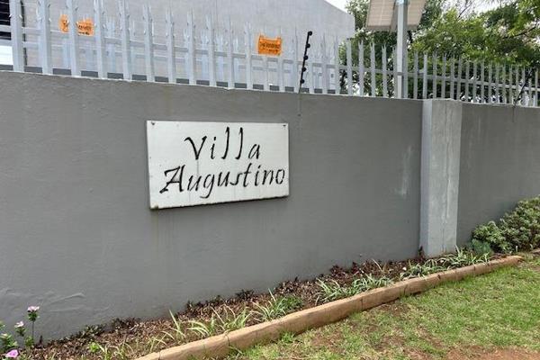 Located in the  sought-after Villa Augustino complex in Verwoerdpark, this 3 bedroom duplex offers a perfect blend of comfort and ...