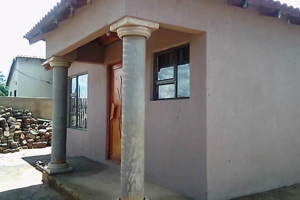 RDP HOUSE FOR SALE IN MOHLAKENG

Lovely 3-bedroom house in the heart of Mohlakeng.
This beautiful house has 3 bedrooms,1-bathroom ...