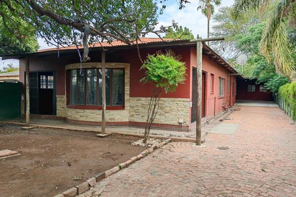 ACCEPTING OFFERS UNTIL 28 NOVEMBER 2024

Located in the vibrant and established neighborhood of Capital Park, Pretoria, this property ...