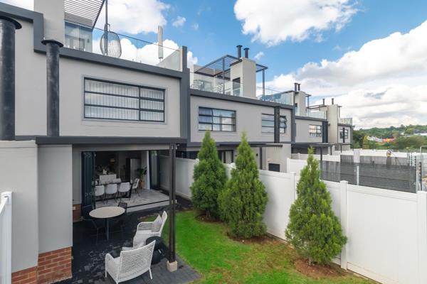 This is an incredibly rare luxury townhouse with gorgeous views of the Sandton CBD and ...