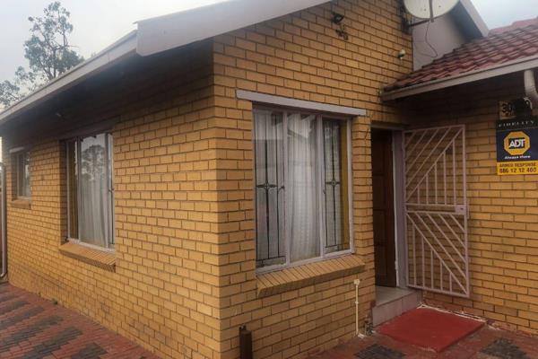 Beautiful 2 bedroom 1 bathroom kitchen lounge fully walled situated in a very civilized area of Daveyton ext 2 