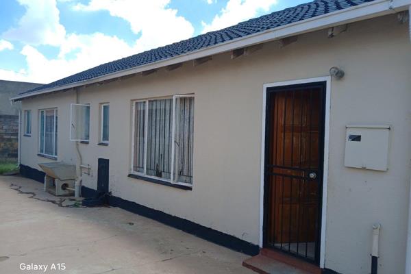 This property is located behind a popular shopping center with Pick n Pay as a tenant.   Schools, transport and churches galore are in ...