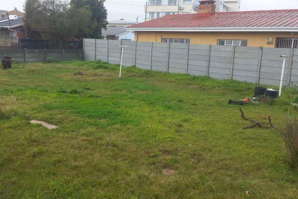 This 496 sqm vacant plot is situated in Strand Central. It is a flat property which will make building easy. 
Situated in a perfect ...