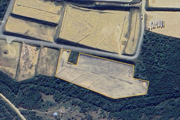 37 001sqm Serviced &amp; Platformed Industrial Land to let on the N3 highway in Camperdown.

Platform Size - 37 001sqm
Rental - R12/sqm ...