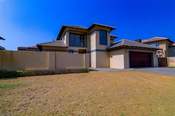 Secure Estate Living at its Best 

Welcome home to this: 

4 Bedroom Home 
3 Bathrooms 
Open Plan Lounge and Dining area with ...