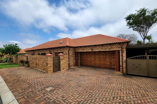 This stunning Facebrick, simplex home ideally located in the lovely Sorrento Estate in the heart of Noordheuwel has so much to ...