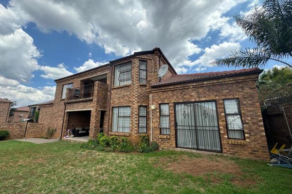 This neat and spacious cluster is situated on Bellairs Drive, very close to all amenities and easy access to Witkoppen Road as well as ...