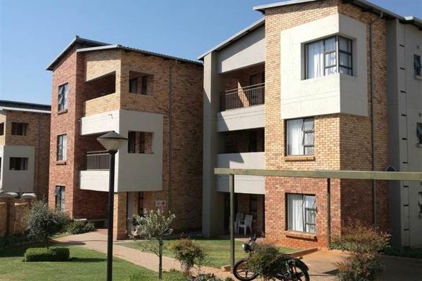 2 Bedroom Townhouse 
A neat luxurious townhouse on the 1st floor with a covered balcony. Tiled living and bedrooms with kitchen granite ...