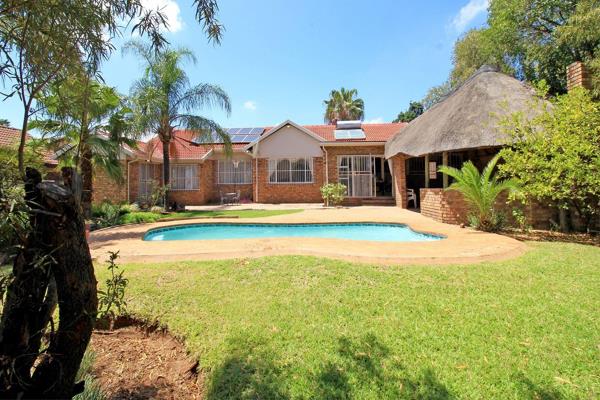 Sole mandate!

Full Solar System
Five Bedrooms
Three Lounges
Double Garages
Two Bathrooms plus Guest Toilet
Swimming Pool
Lapa with ...