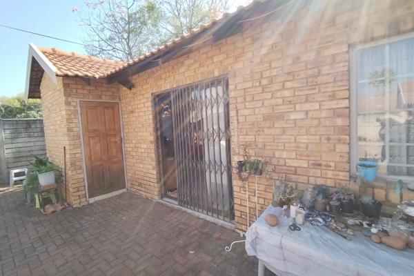 Cassia Garden Cottage - Doornpoort
Cottage apartment in quiet street in Doornpoort available immediately.
 Spacious 2 bedroom 
Open ...