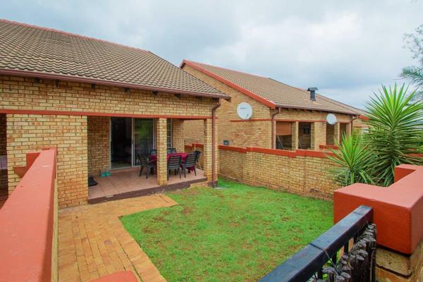 Positioned in the Heart of Wilgeheuwel you will find this secluded and beautiful Home with 24Hour security!

The lush green garden ...