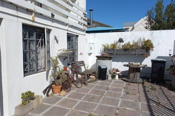 Spacious one bedroom garden apartment available in Rome, Strand.  Lovely own patio ...