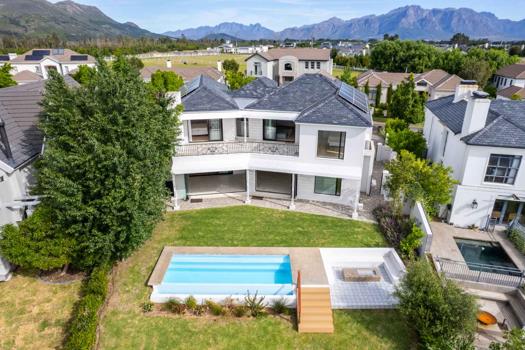 4 Bedroom House for sale in Val de Vie Estate