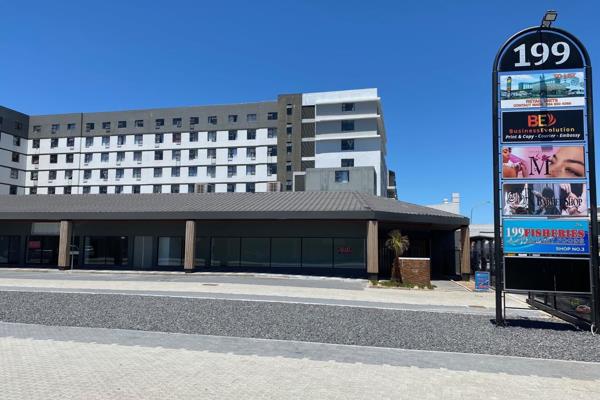 Renovated Retail units on Wynberg Main Rd.

Ample parking.

24 hour security.

86m2 @ ...