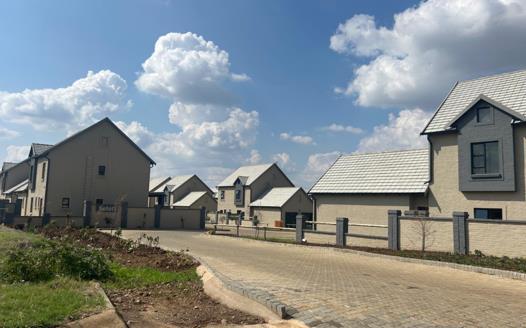 Townhouse for sale in Waterlake Farm Lifestyle Estate