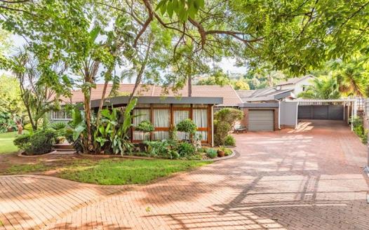 5 Bedroom House for sale in Weltevreden Park