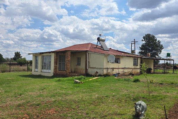 Lovely property in a beautiful area - get away from it all and live in peace and tranquility. 

Solar power. 1 x borehole with ...