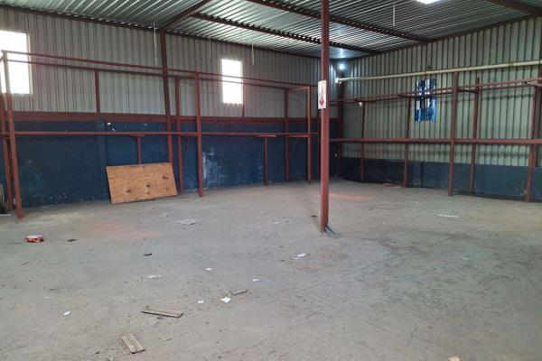 Warehouse measuring 320m2 available to let in Lilianton - Ideal for storage or over flow ...