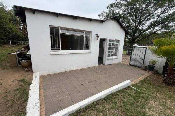 This lovely cottage has a large garden and the feeling of country life but right in the best area of Kyalami
Large lounge with open ...