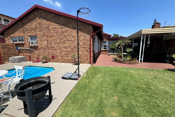 •	3 spacious bedrooms.
	•	Open-plan kitchen, living, and dining areas.
	•	Large entertainment room with built-in bar.
	•	Garden with ...