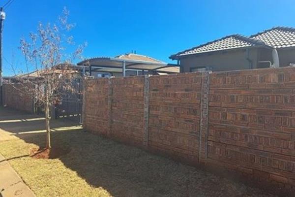 Don’t miss out on this incredible opportunity! Situated in the vibrant and fast-growing area of Protea Glen Extension 44, Soweto, this ...