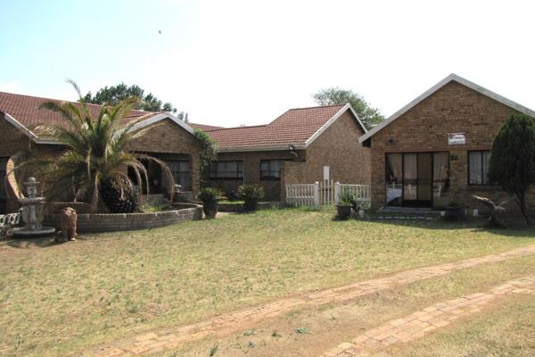 If it is farming and the love for living in the country, this is the property property for you!
The face brick family family home ...