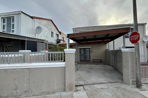 Welcome to this charming 3-bedroom maisonette located in the highly desirable area of Rocklands, Mitchell&#39;s Plain. This property ...