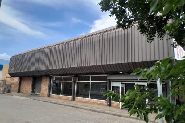 This versatile 1,000 SQM warehouse/factory/retail space on Stormvo&#235;l Road offers an ...